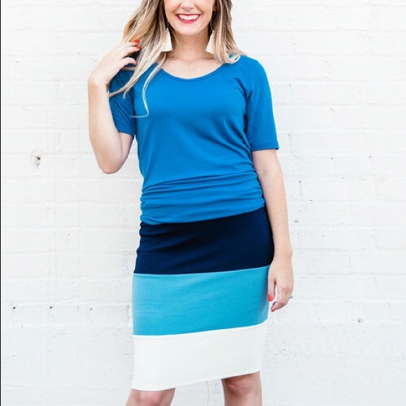 Medium Cassie pencil skirt with Feathers! NWT - Picture 2 of 2